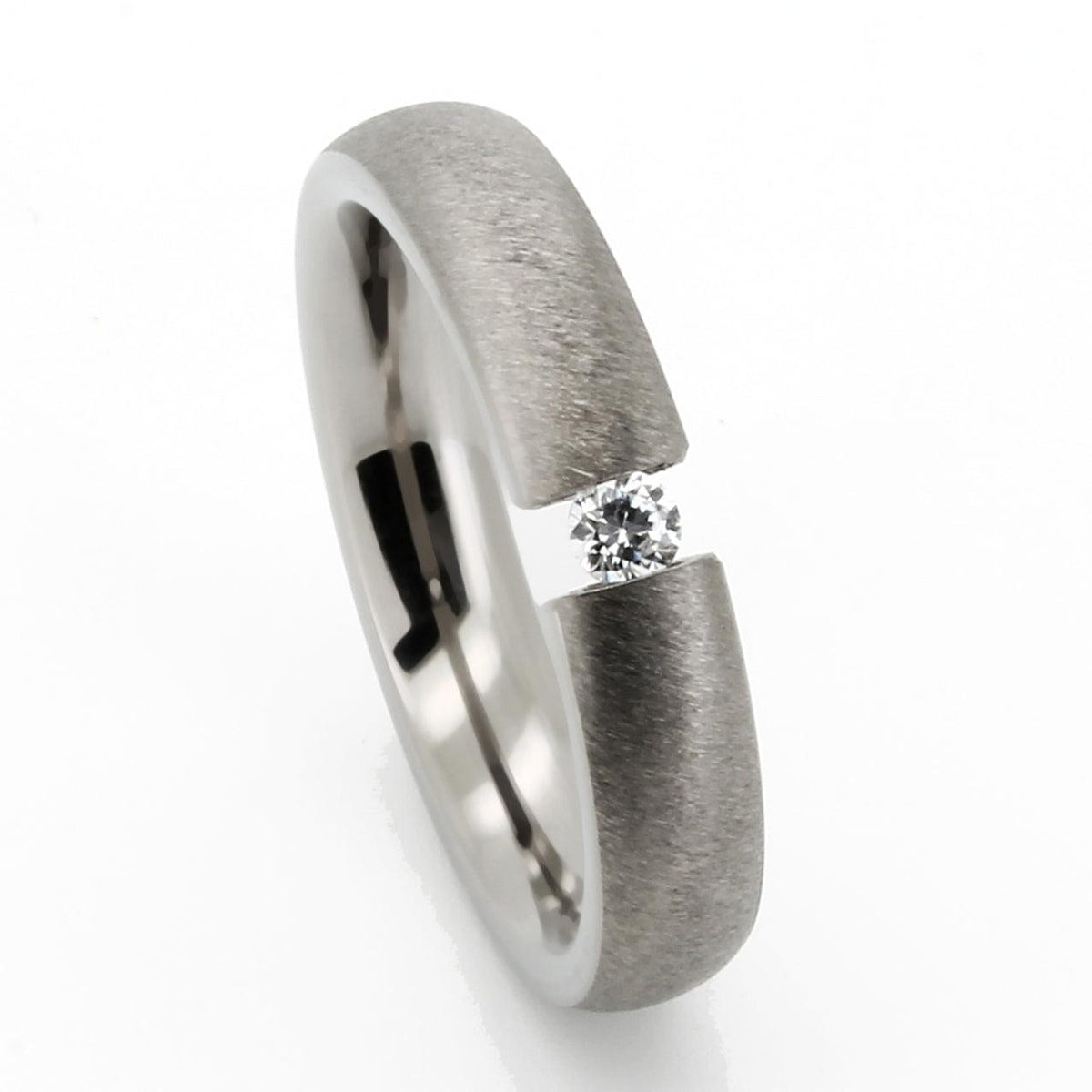 Verlobungsring aus Titan mit LAB Diamant