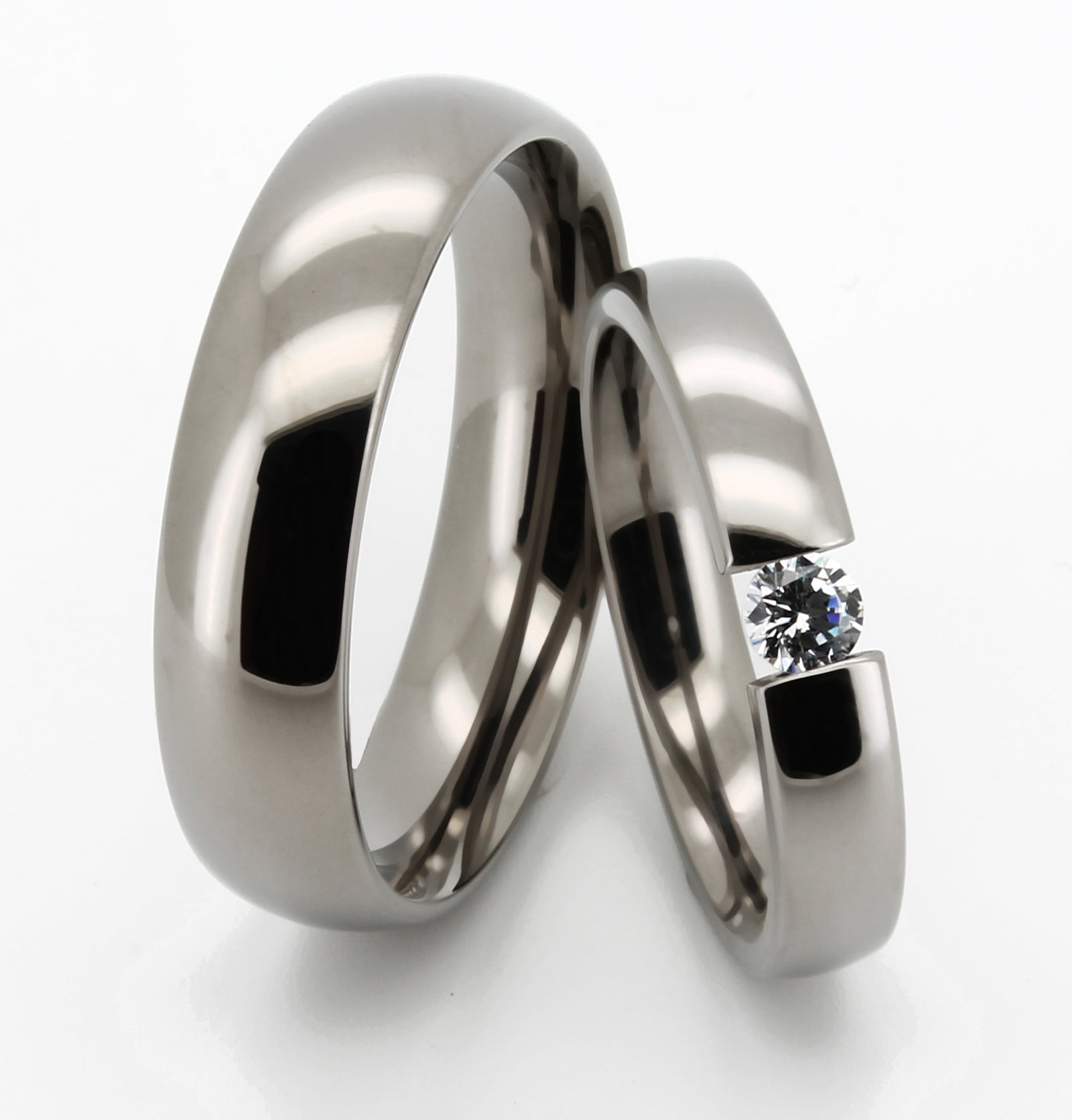 Partnerringe aus Titan poliert in 4 mm Breite