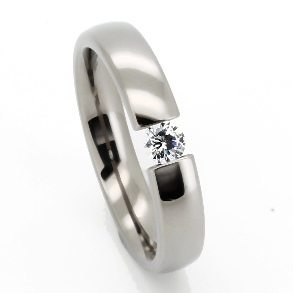 Verlobungsring Berlin Halo mit Runddiamant und Pavé-Schiene