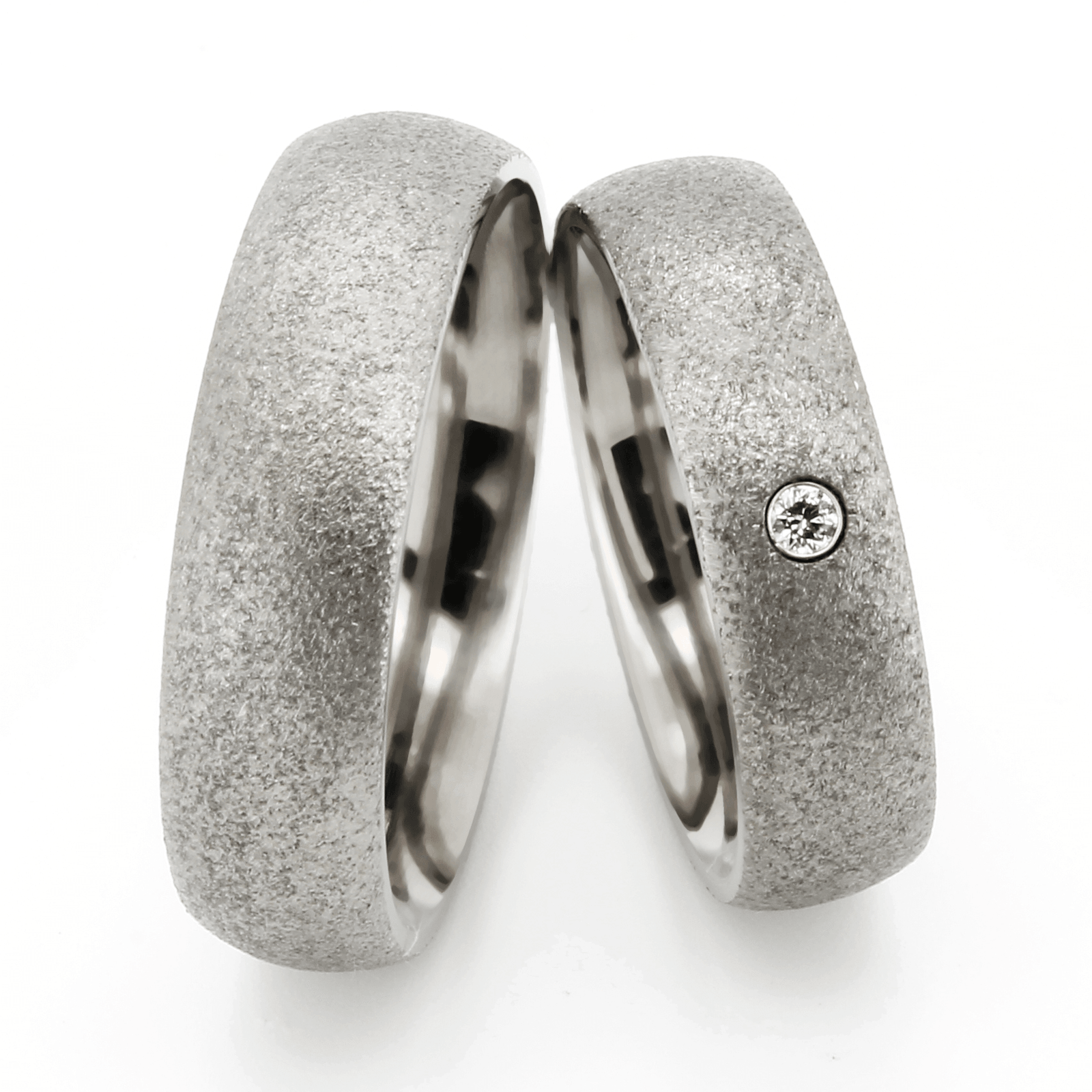 Eismattes Finish – charaktervolle Struktur für Eheringe