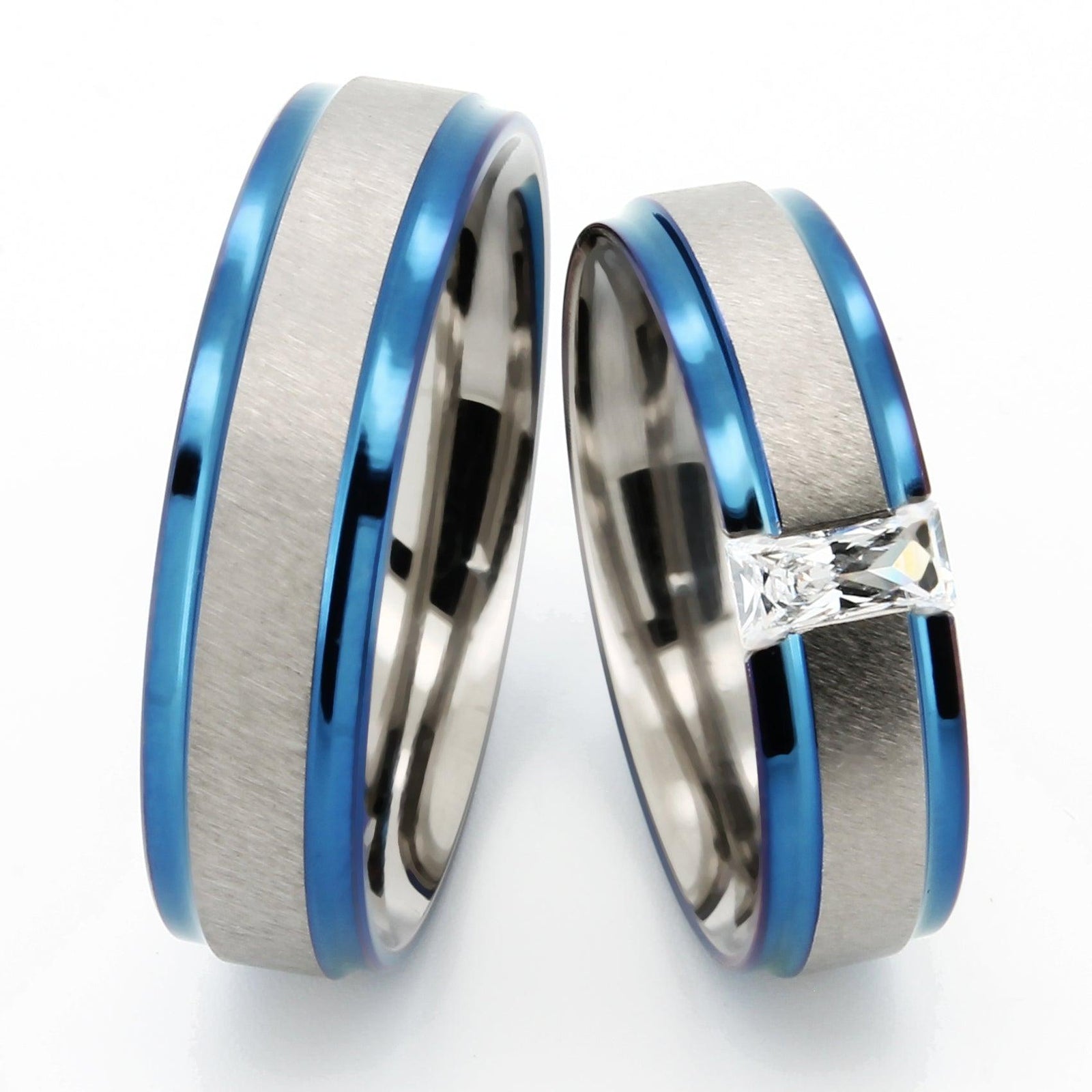 Titan Partnerringe mit blau anodisiertem Mittelstreifen